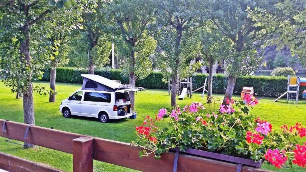 Bungalows Nou Camping La Guingueta D'Aneu Εξωτερικό φωτογραφία