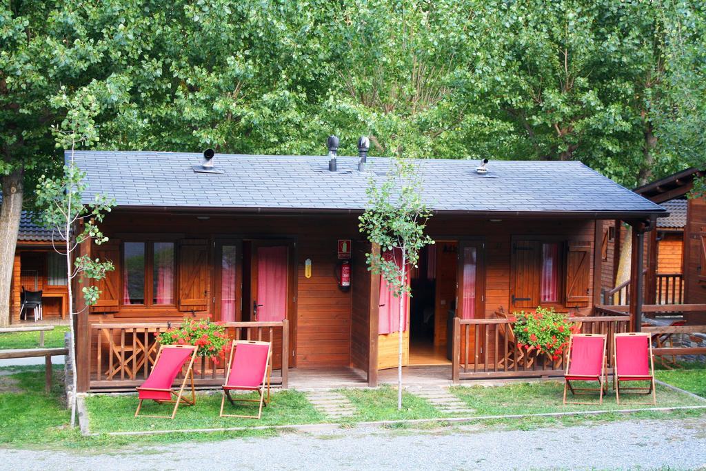 Bungalows Nou Camping La Guingueta D'Aneu Εξωτερικό φωτογραφία